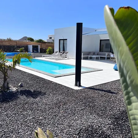 Valentina, Piscine Chauffee Et Serenite Lajares