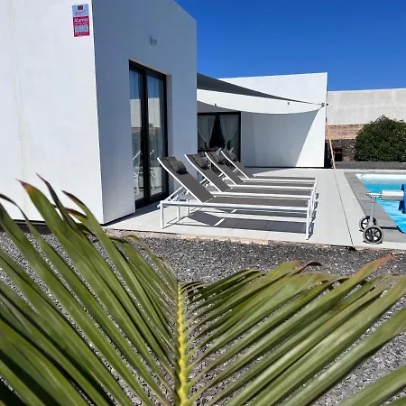 Valentina, Piscine Chauffee Et Serenite Lajares